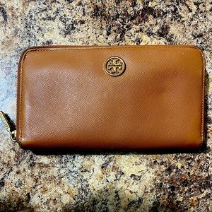 Tory burch wallet
